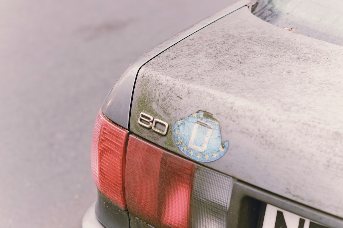 How to Remove Sticker Adhesive Safely: An Industry-Wide Guide