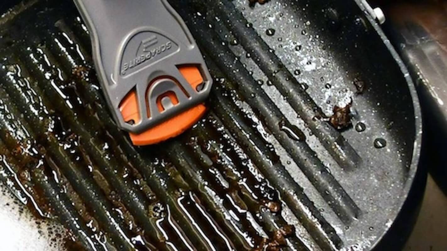How to Use Plastic Scrapers in the Kitchen